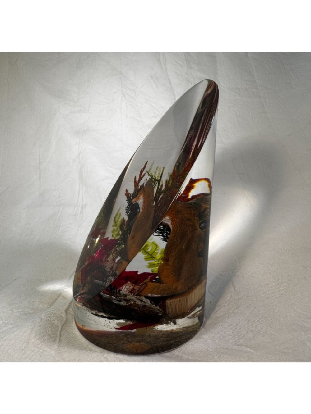 Vintage Lucite Paperweight Woodland Fox Hand-Painted Encased Art Decor Canada - Picture 5 of 8